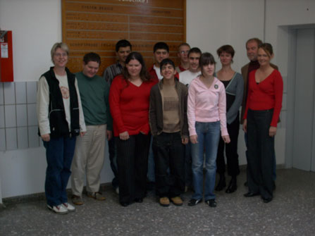 Gruppenfoto der Schüler, Lehrer und IFD-Mitarbeiter