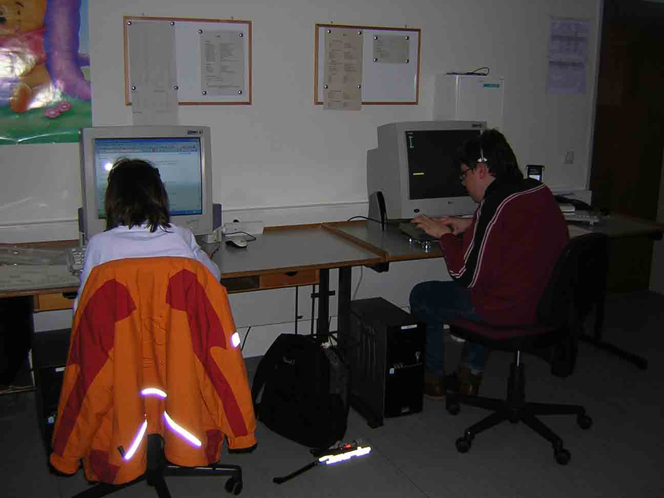 Melissa und Gennaro vor ihren PCs